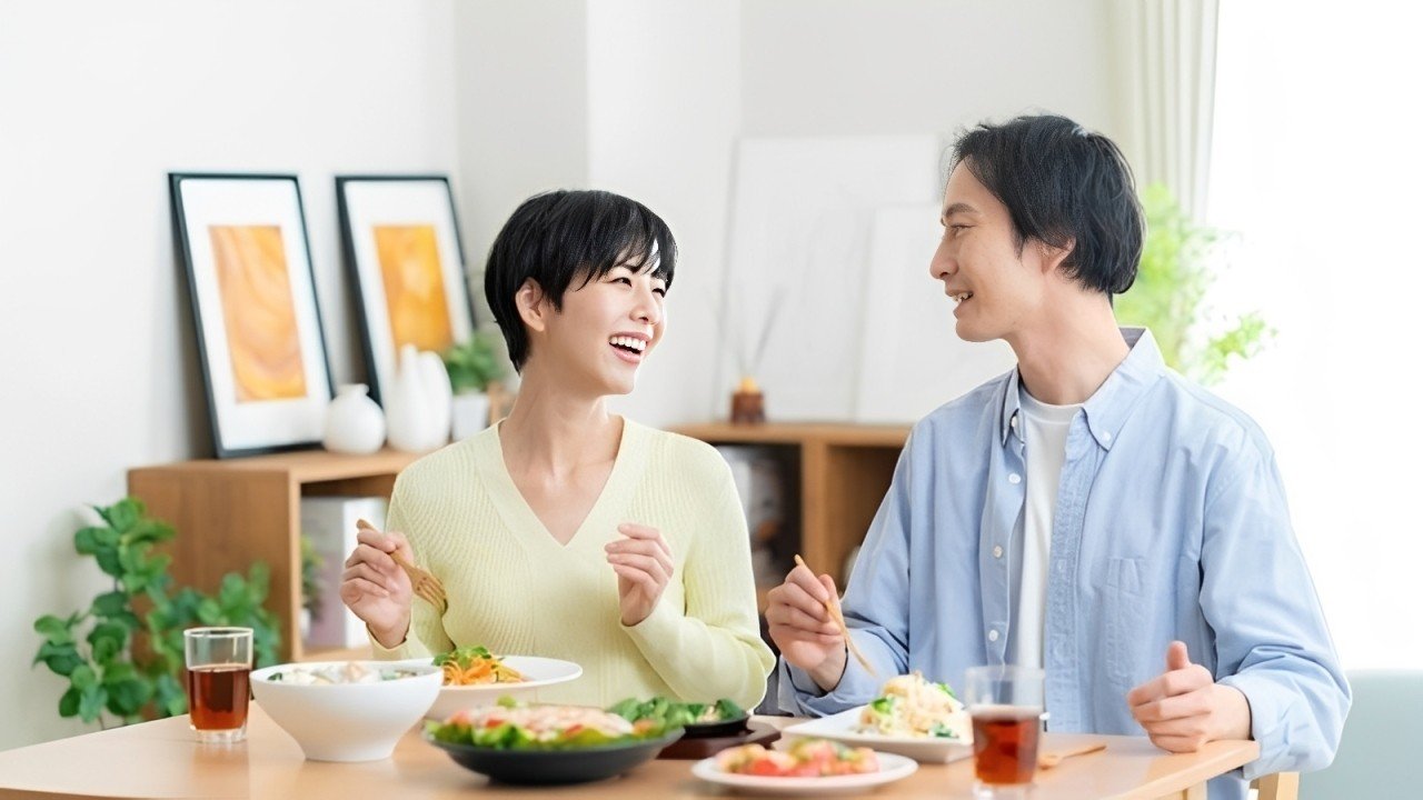 couple-enjoying-healthy-meal-at-home_converted.jpg