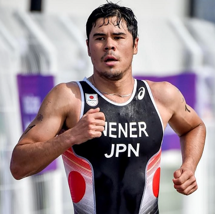 ニナー賢治選手W444.png