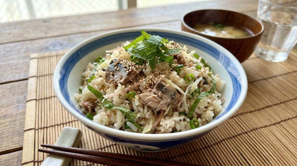 mackerel-rice-bowl-with-miso-soup.jpeg